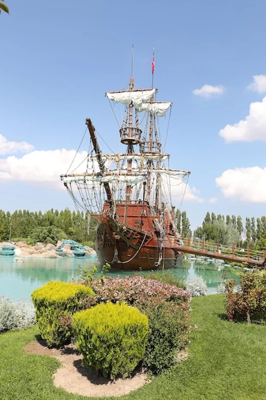 Statek piracki w Sazova Science Art and Cultural Park