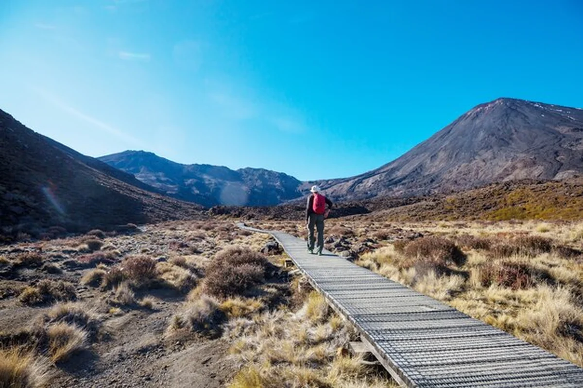 Niezwykłe wulkaniczne krajobrazy na torze Tongariro Crossing