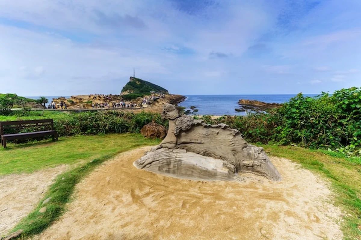 Replika formacji skalnej Leopard w Yehliu Geopark, Tajwan