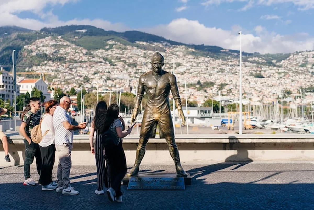 Posąg Cristiano Ronalda w Funchal, Maderze