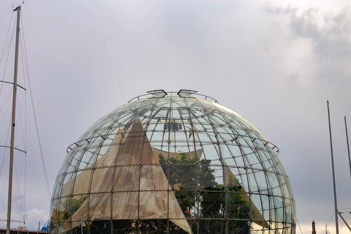 Akwarium z różnymi gatunkami zwierząt morskich i słodkowodnych w Genovie we Włoszech