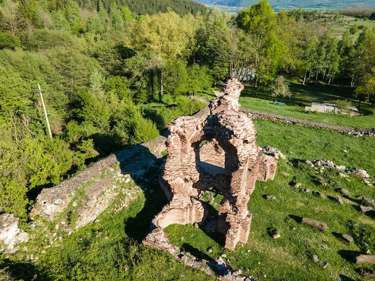 Widok z powietrza bazyliki Elenska w Bułgarii niedaleko miasta Pirdop