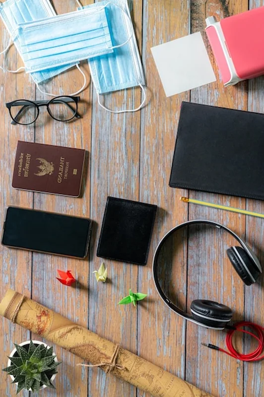 Ochrona COVID-19 podczas podróży - akcesoria podróżne, kostiumy, paszporty, bagaż