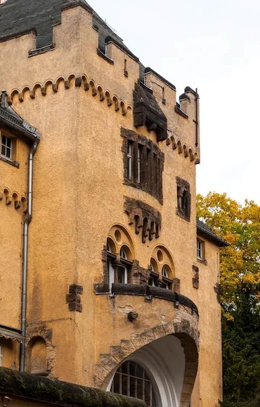 Stary zamek na tle nieba