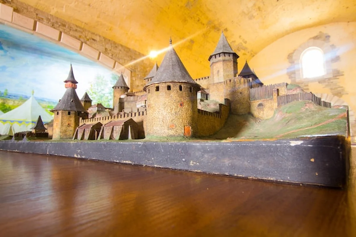 Stara twierdza w słoneczny letni dzień