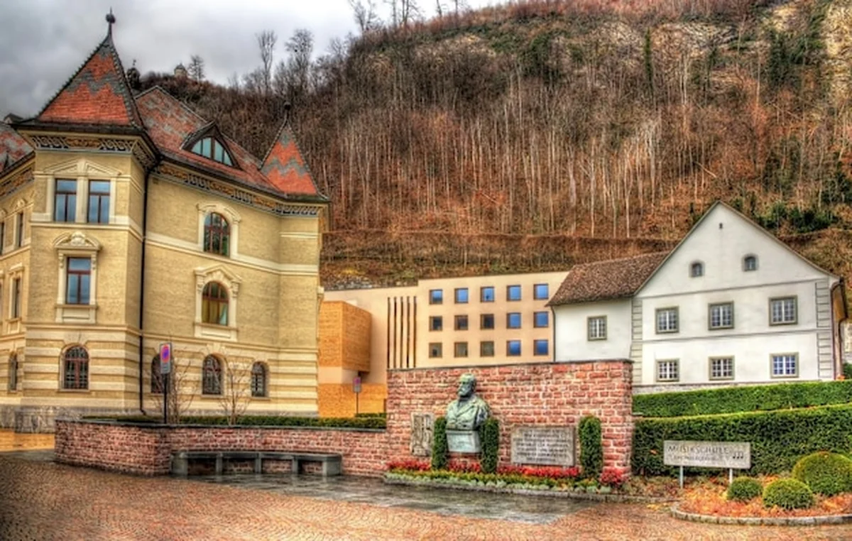 Posąg Josefa Gabriela von Rheinbergera w Vaduz, Liechtenstein